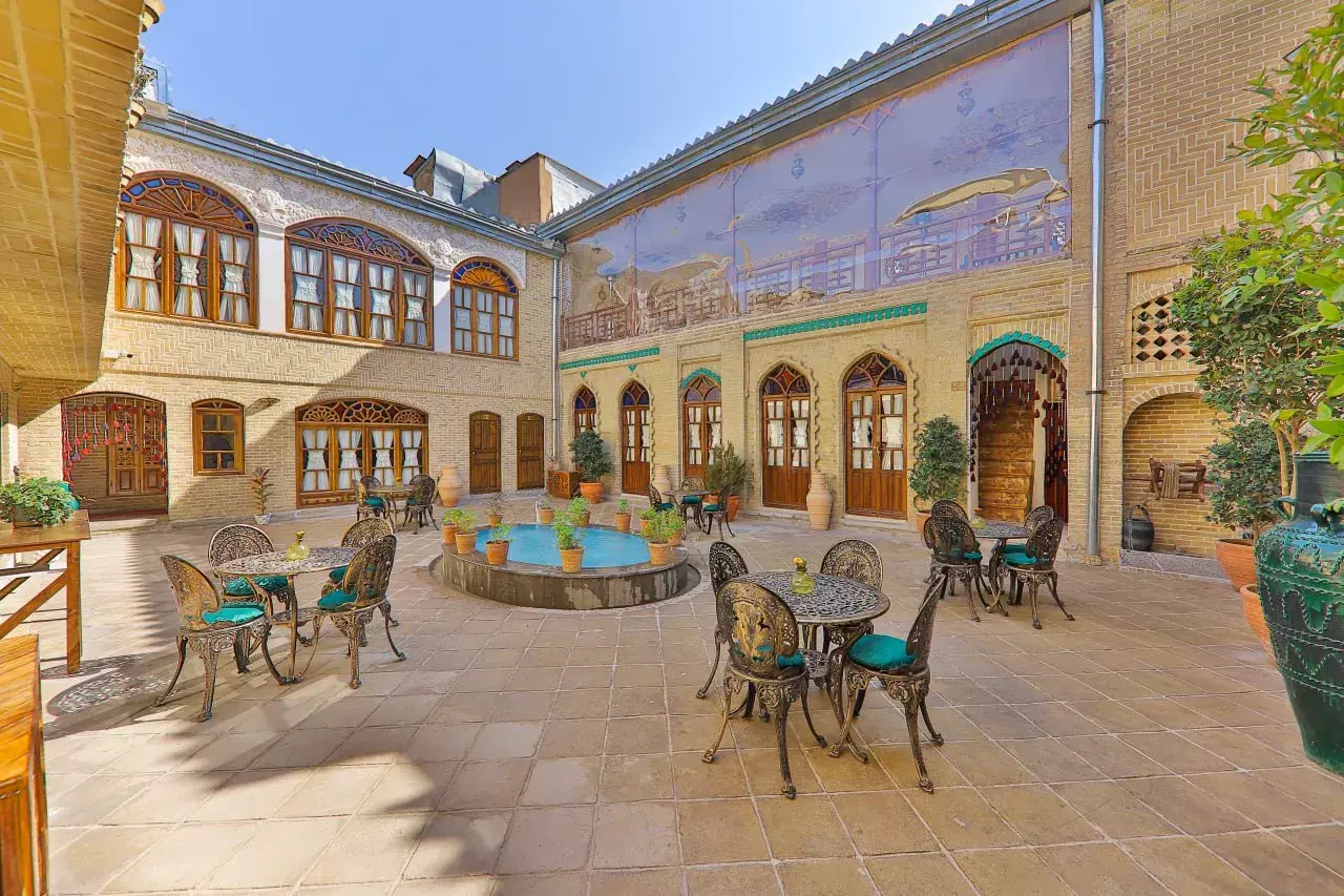 Alibaba https://cdn.alibaba.ir/ostorage/hotel-accommodation-images/6981cefe46ae9d8e6fb49d45_حیاط (3).webp